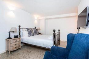 Restful Room in the City with Rooftop Terrace, Perth